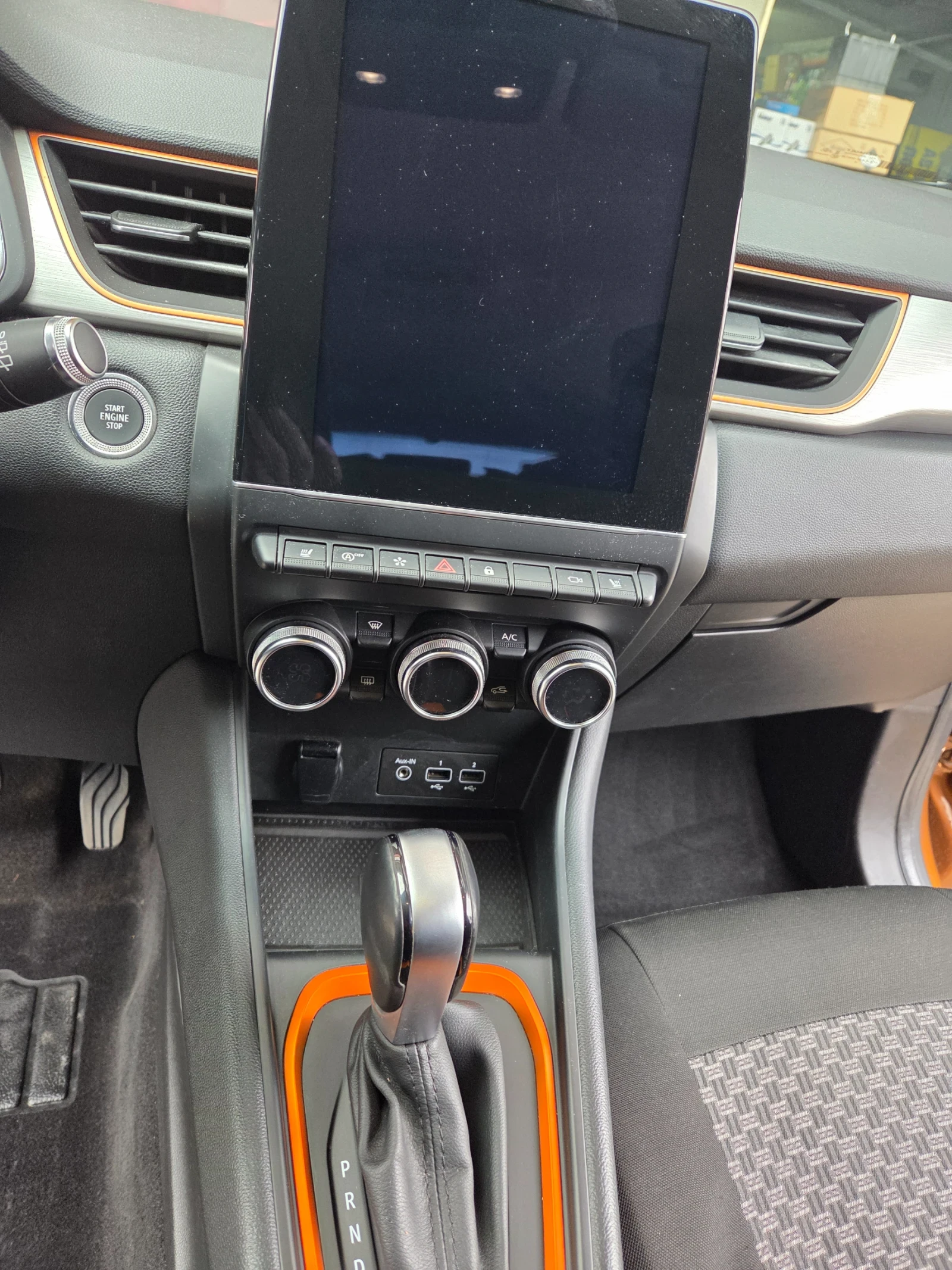 Renault Captur, снимка 6 - Автомобили и джипове - 53949921