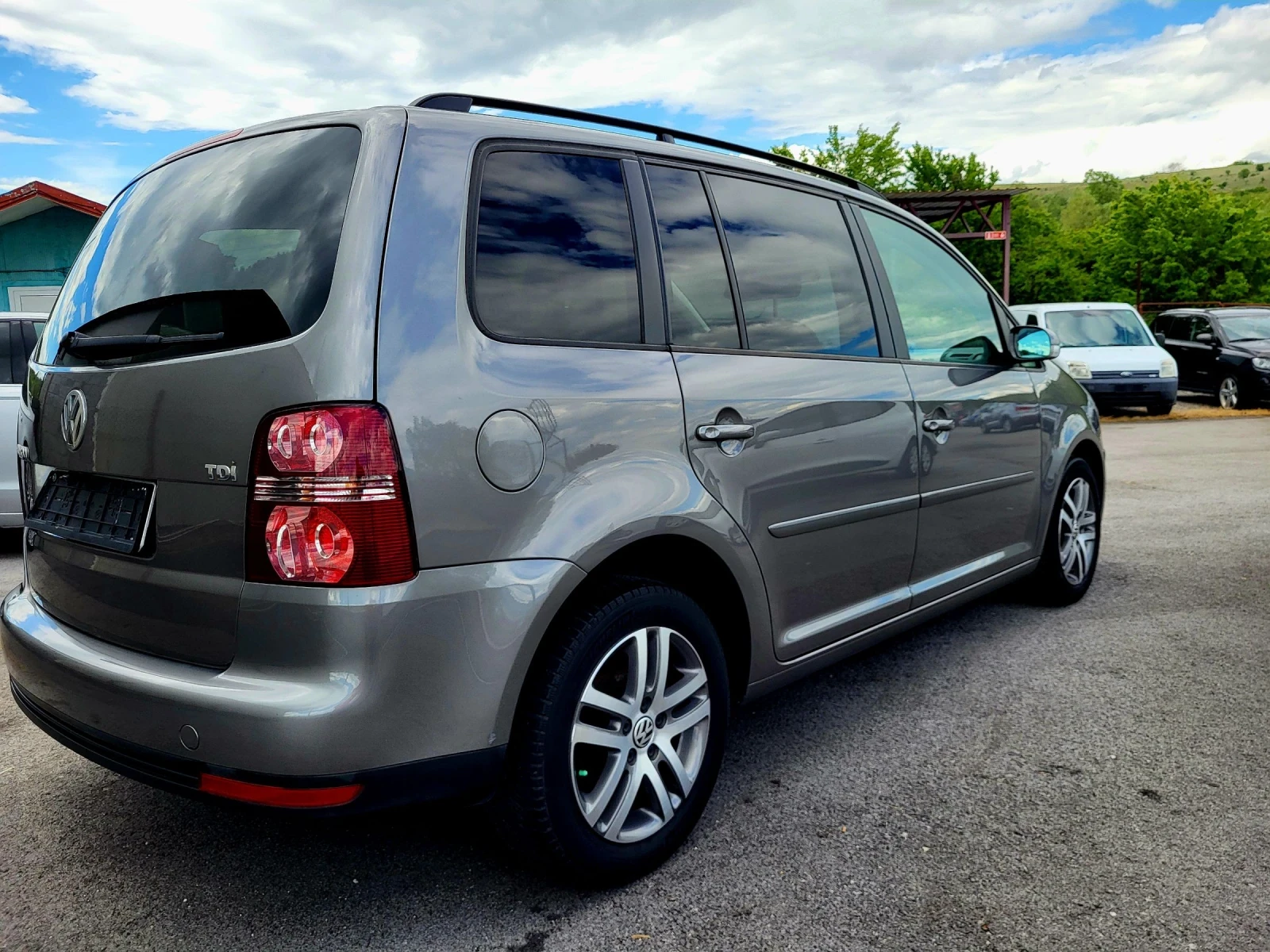 VW Touran 1.9TDI, снимка 4 - Автомобили и джипове - 54570915