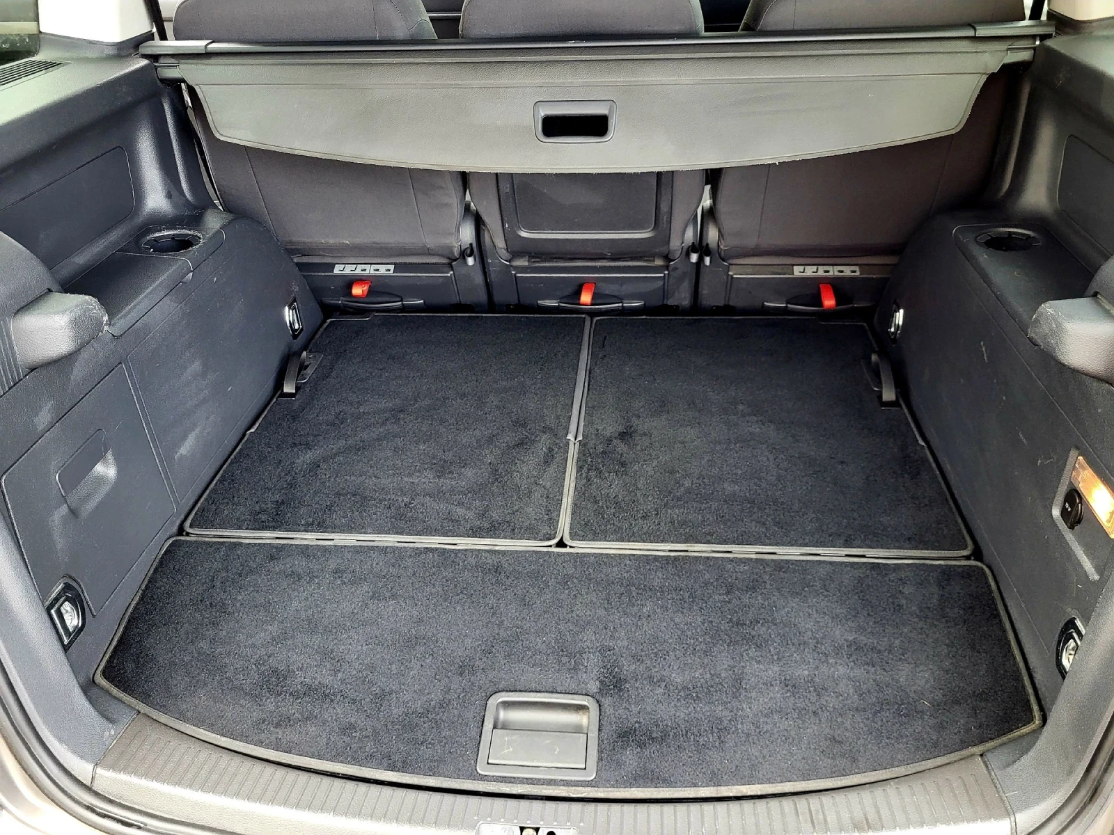VW Touran 1.9TDI, снимка 9 - Автомобили и джипове - 54570915