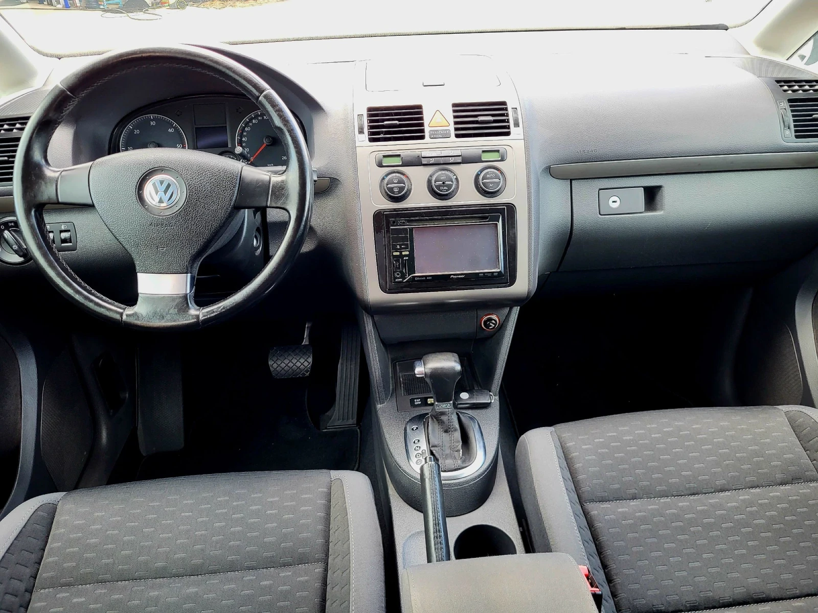 VW Touran 1.9TDI, снимка 8 - Автомобили и джипове - 54570915