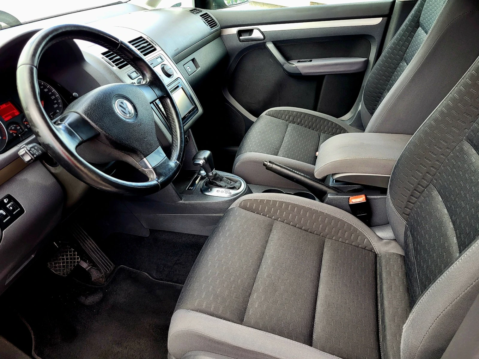 VW Touran 1.9TDI, снимка 12 - Автомобили и джипове - 54570915