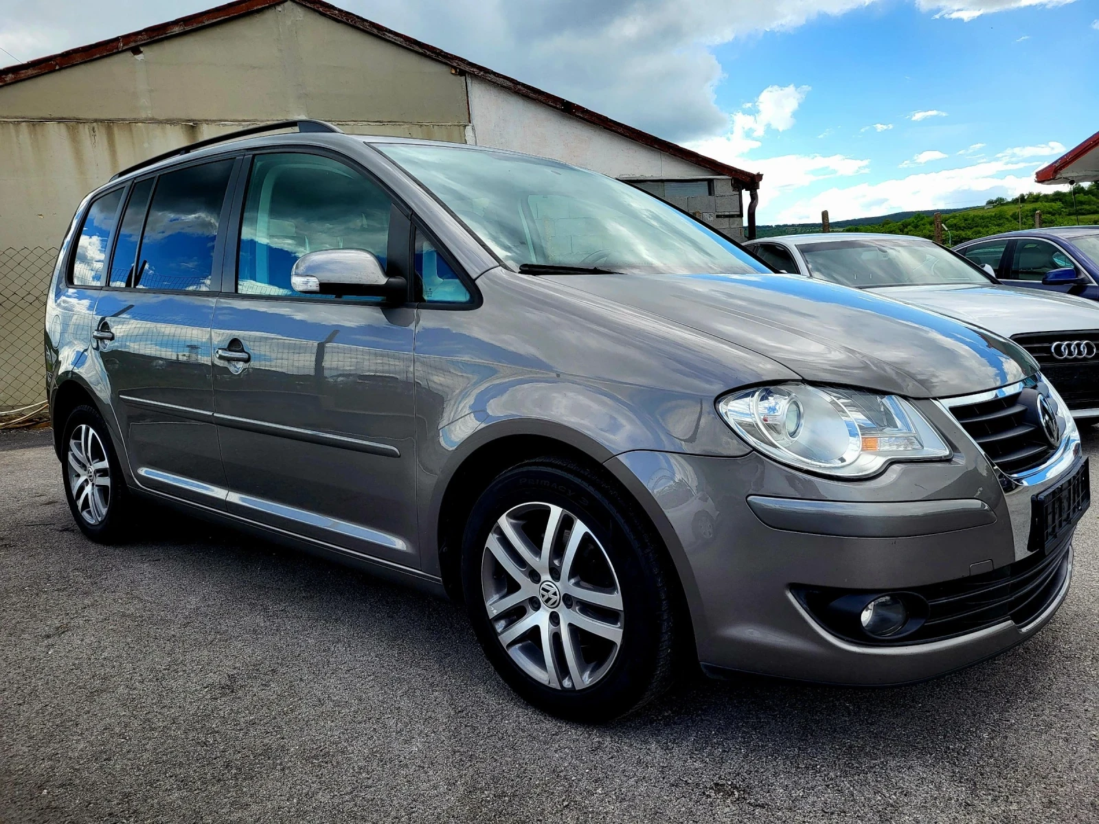 VW Touran 1.9TDI, снимка 2 - Автомобили и джипове - 54570915