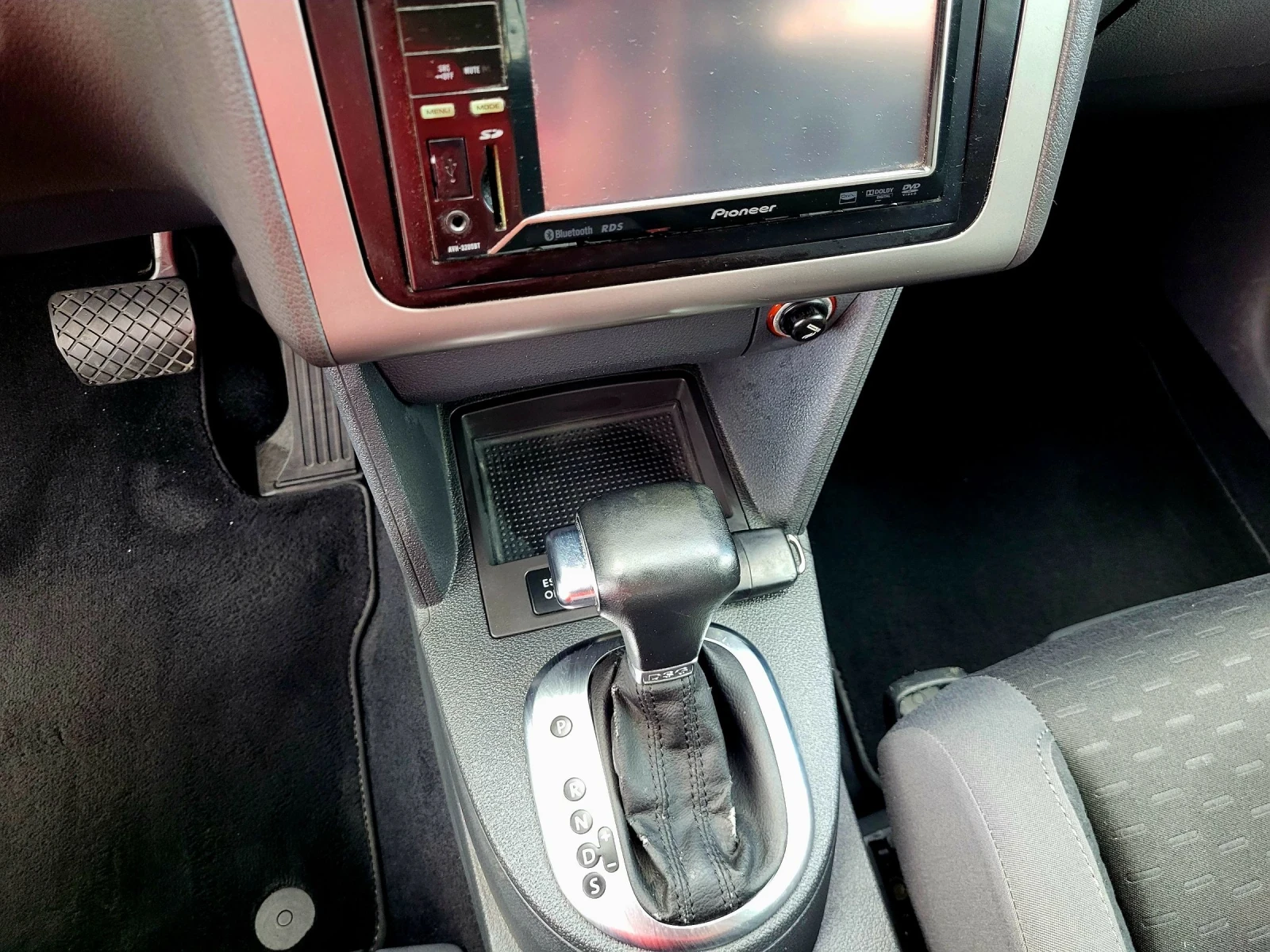VW Touran 1.9TDI, снимка 13 - Автомобили и джипове - 54570915