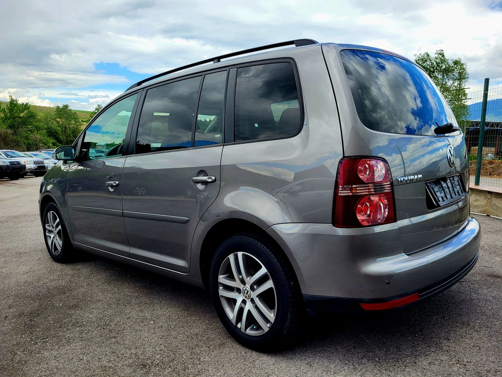 VW Touran 1.9TDI, снимка 6 - Автомобили и джипове - 54570915