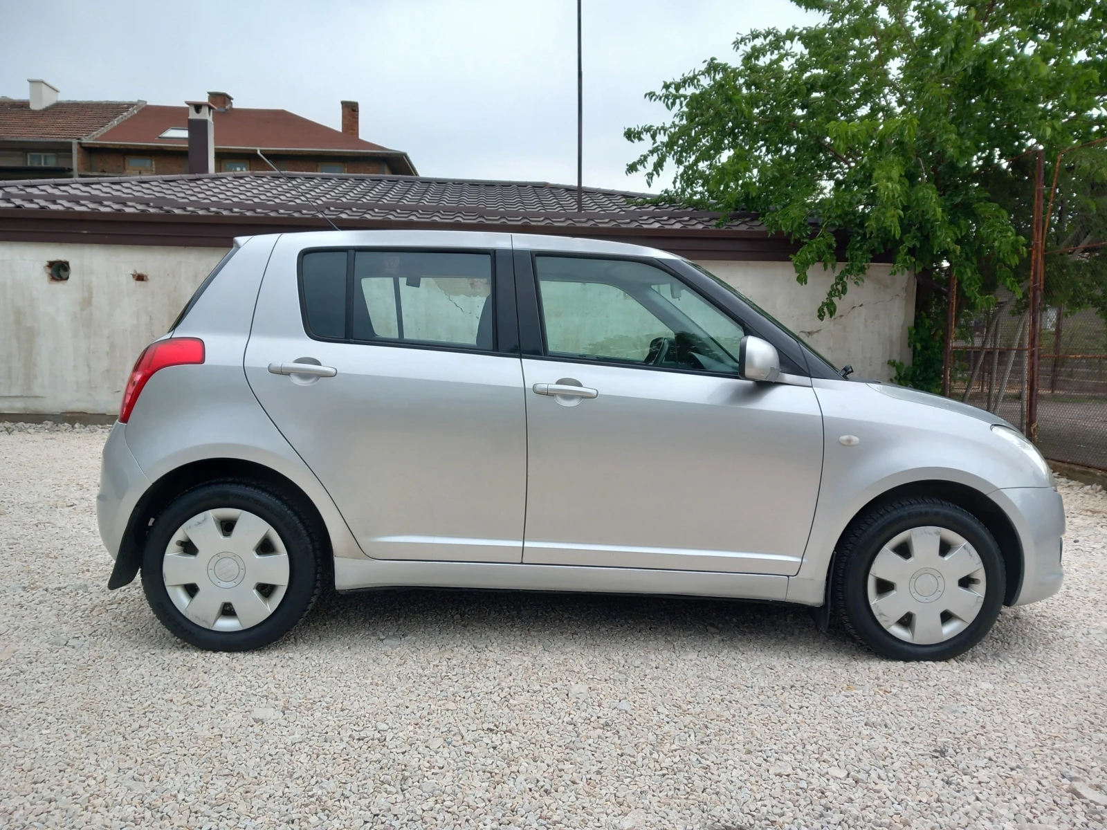 Suzuki Swift 4x4 климатик 1.3i 90кс, снимка 6 - Автомобили и джипове - 54576020