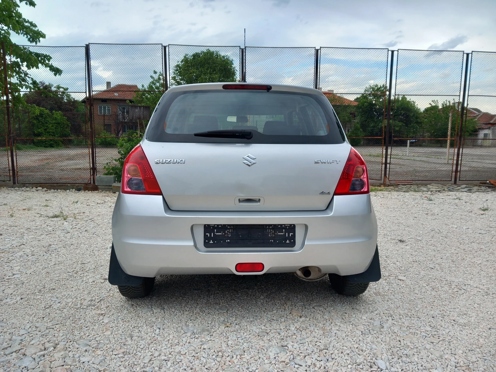 Suzuki Swift 4x4 климатик 1.3i 90кс, снимка 4 - Автомобили и джипове - 54576020
