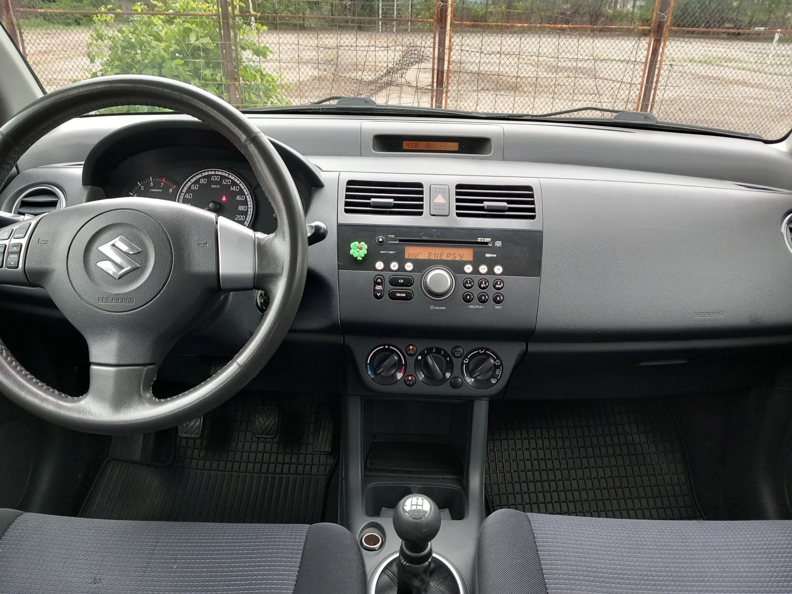 Suzuki Swift 4x4 климатик 1.3i 90кс, снимка 13 - Автомобили и джипове - 54576020
