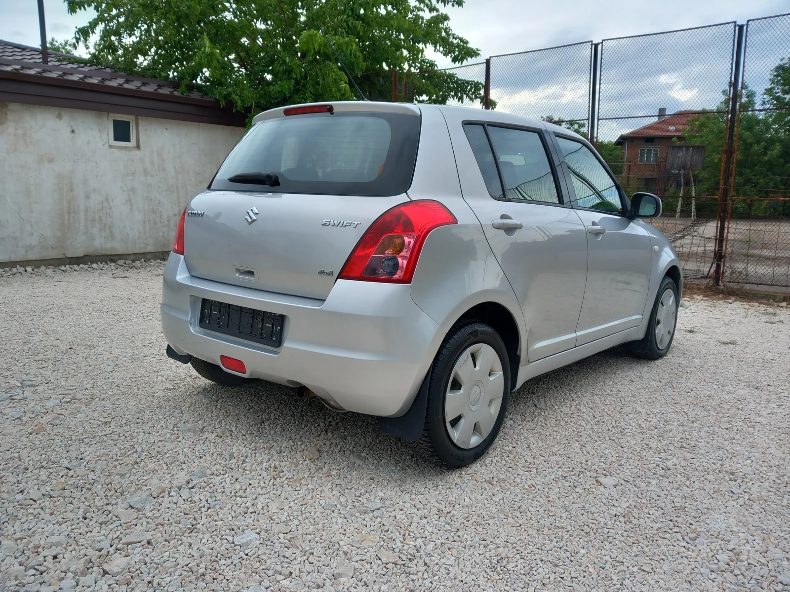 Suzuki Swift 4x4 климатик 1.3i 90кс, снимка 5 - Автомобили и джипове - 54576020