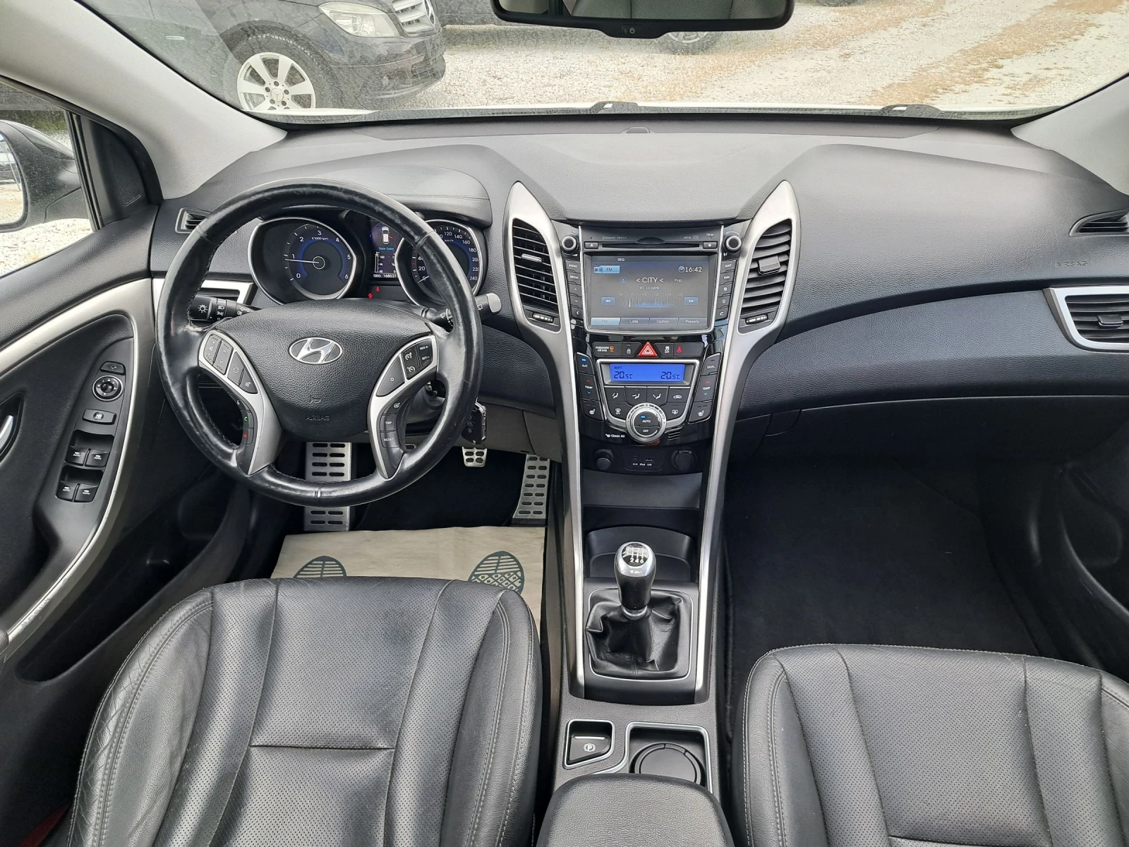 Hyundai I30 1.6 CRDI FULL PREMIUM , снимка 11 - Автомобили и джипове - 54680991
