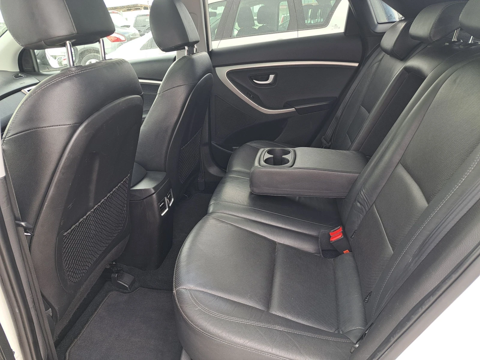 Hyundai I30 1.6 CRDI FULL PREMIUM , снимка 9 - Автомобили и джипове - 54680991