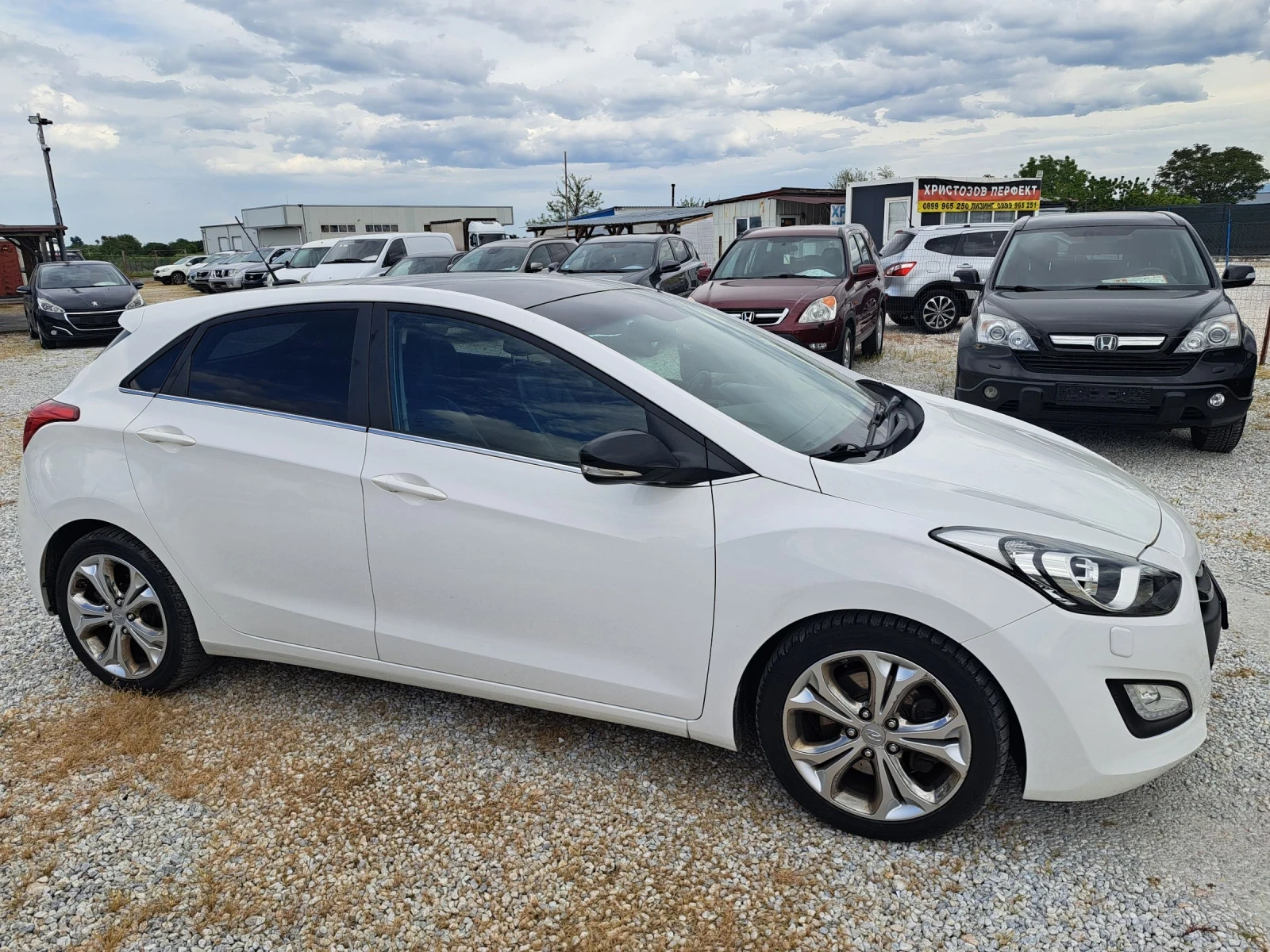 Hyundai I30 1.6 CRDI FULL PREMIUM , снимка 6 - Автомобили и джипове - 54680991