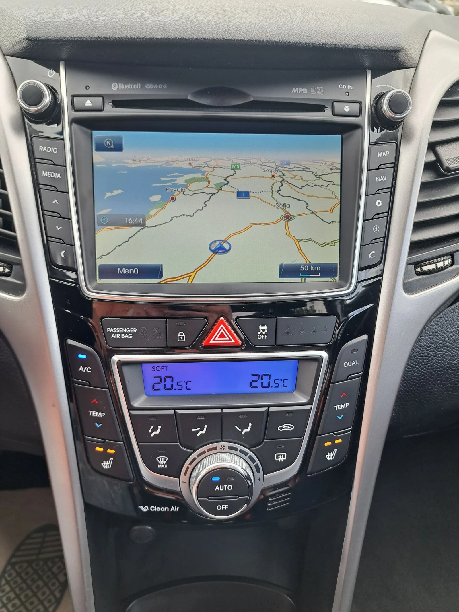 Hyundai I30 1.6 CRDI FULL PREMIUM , снимка 15 - Автомобили и джипове - 54680991