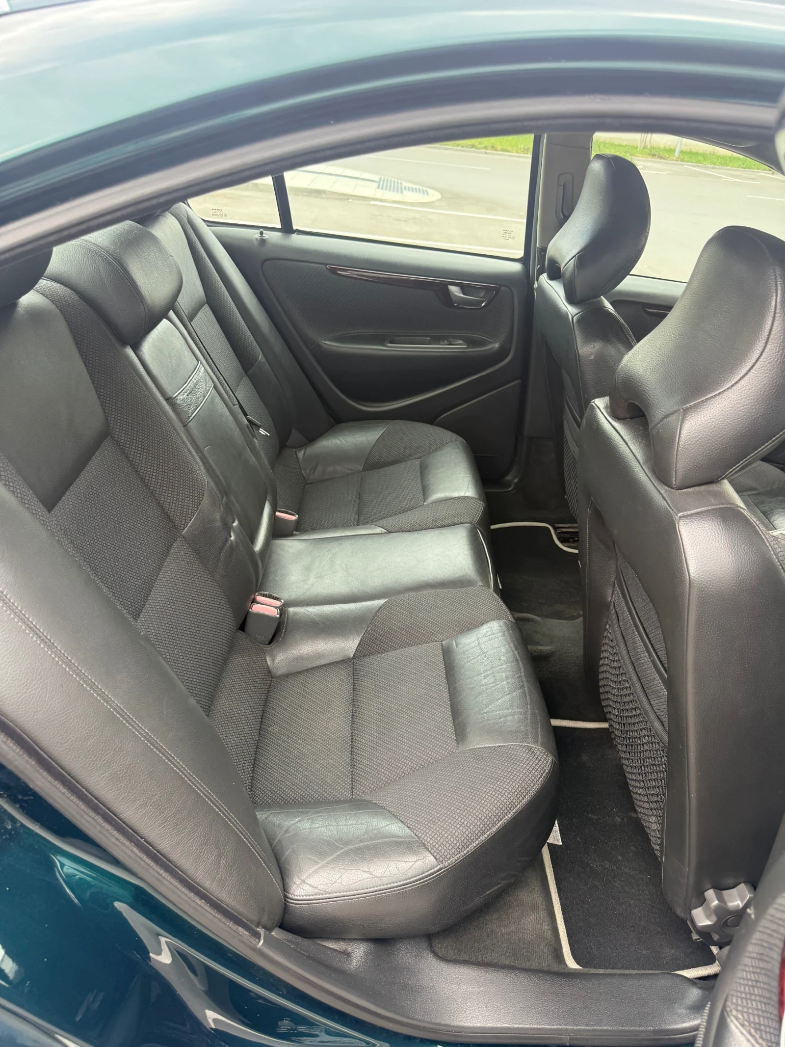 Volvo S60 2.4i 140hp, снимка 12 - Автомобили и джипове - 54741527