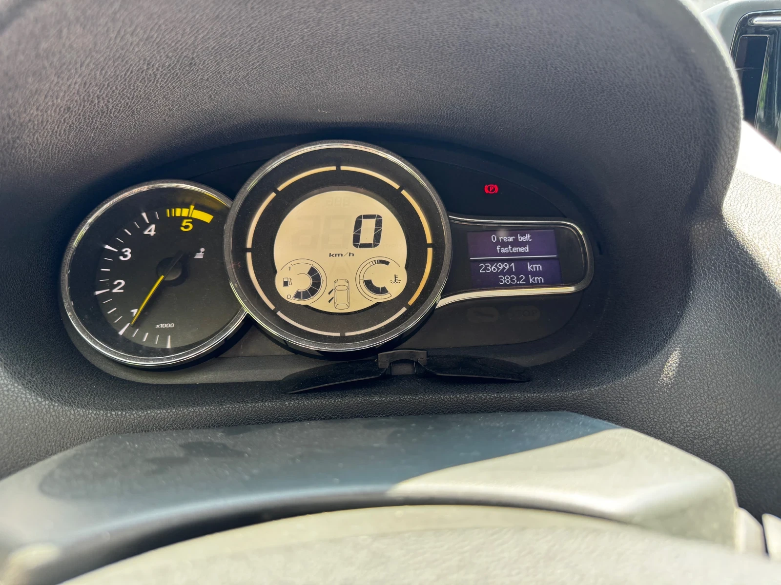 Renault Megane 1.5 DCI 90 hp, снимка 13 - Автомобили и джипове - 55602844