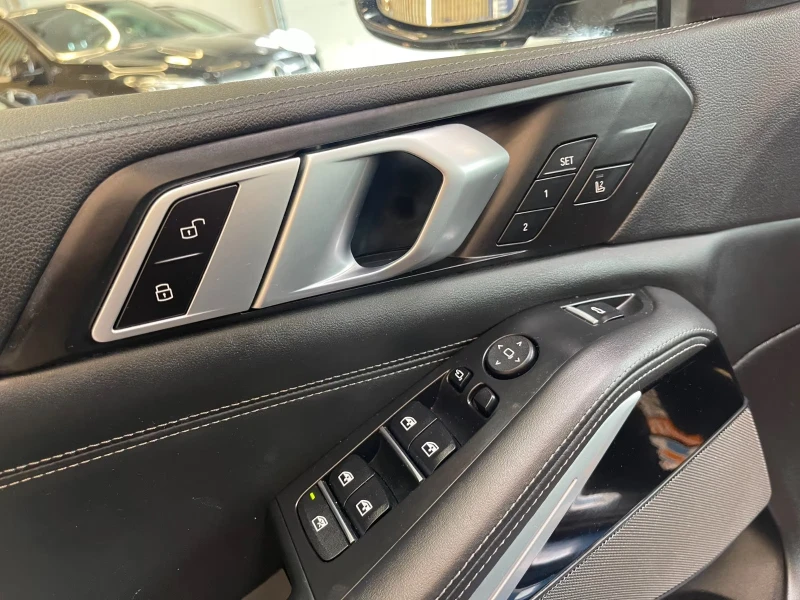 BMW X5 M50i/530HP/PANO/HUD/LASER/360/H&K/MEMO/582g, снимка 10 - Автомобили и джипове - 52390631
