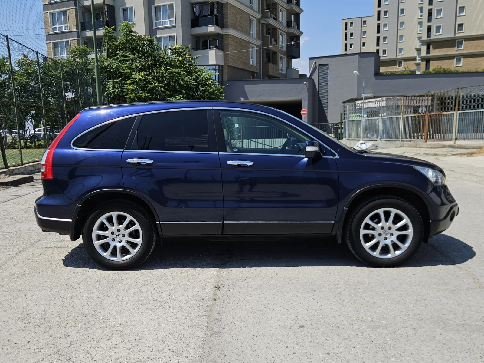 Honda Cr-v 2.0i-VTEC 4x4 Automatic Executive * Panorama - изображение 4