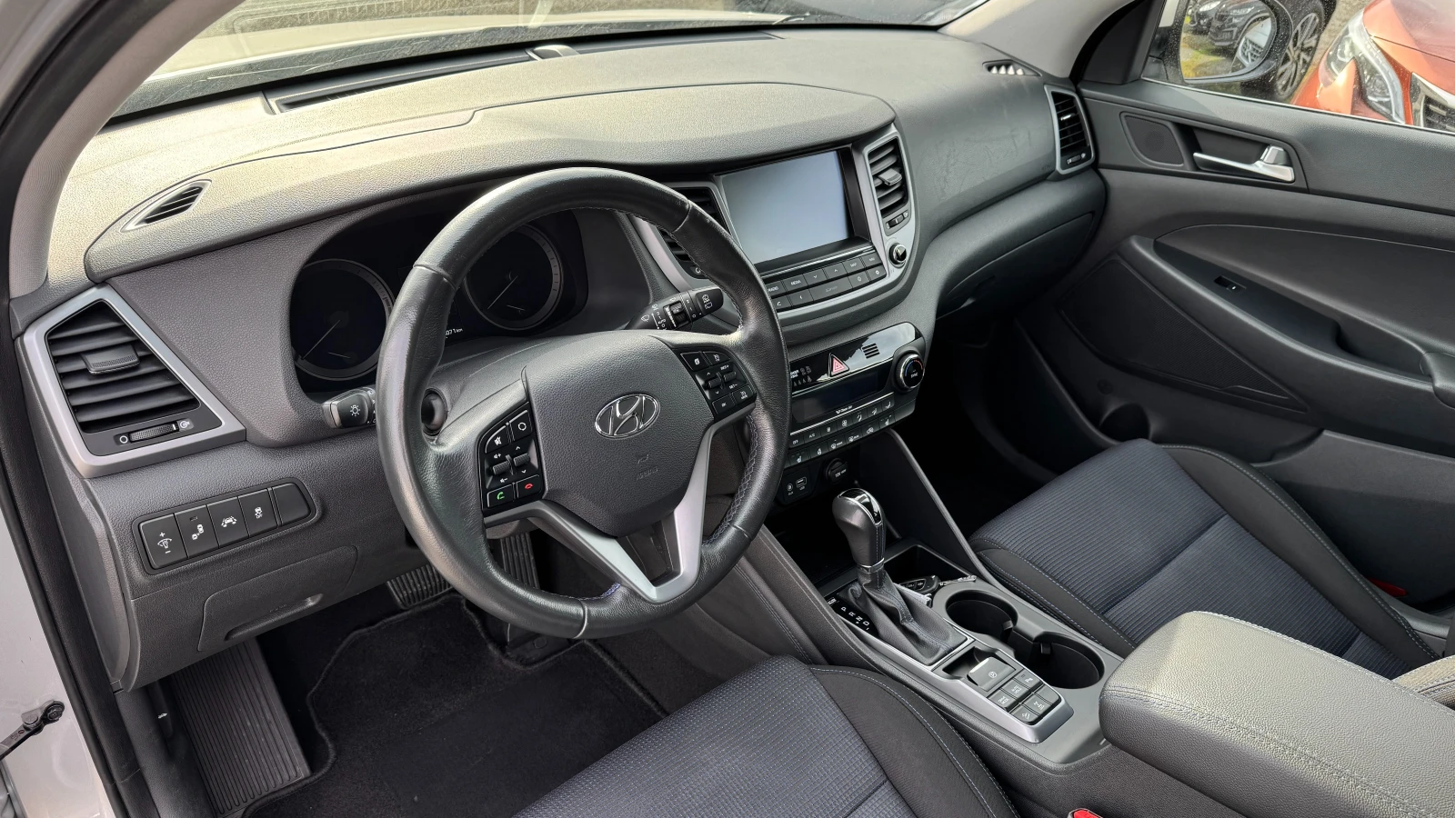 Hyundai Tucson 94х.км. ШВЕЙЦАРИЯ! Автоматик, 4х4, Navi, LED, Каме - изображение 10