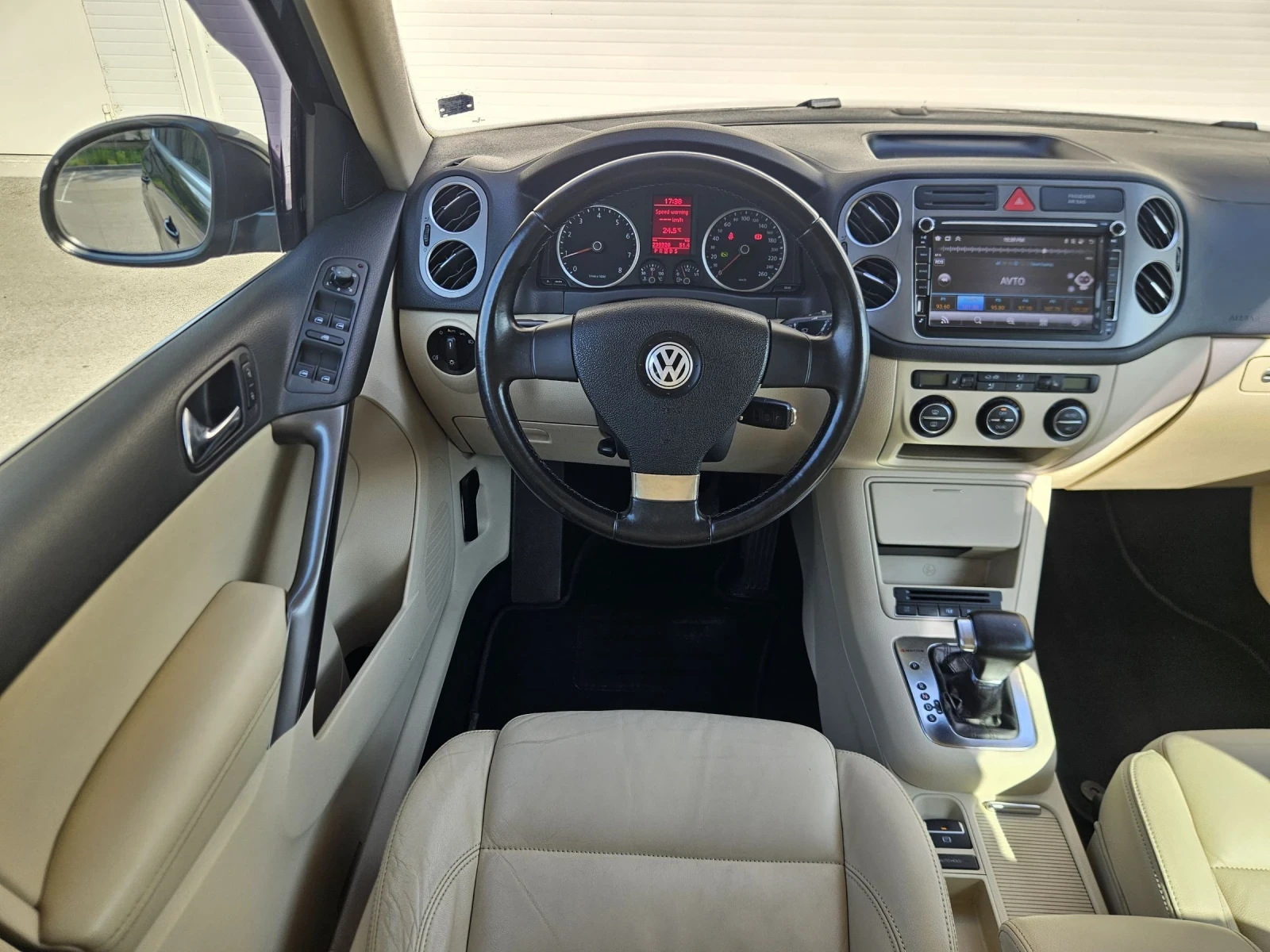 VW Tiguan 4Motion , снимка 17 - Автомобили и джипове - 54891036