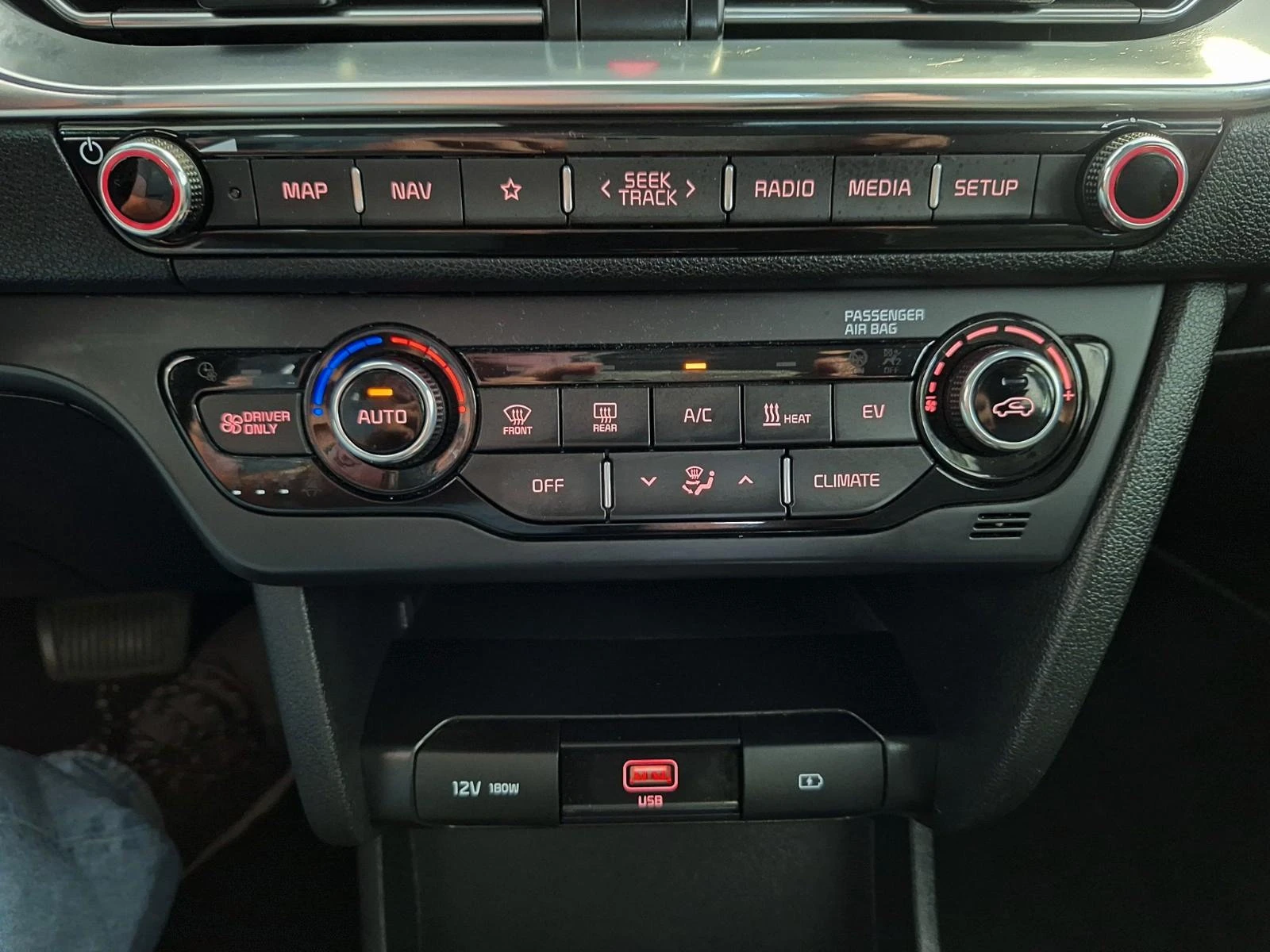 Kia Niro EV/204HP/NAVI/CAM/LED/CPLAY/KLESS/683q, снимка 8 - Автомобили и джипове - 56102649