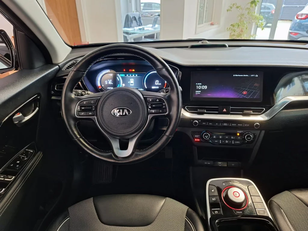 Kia Niro EV/204HP/NAVI/CAM/LED/CPLAY/KLESS/683q, снимка 4 - Автомобили и джипове - 56102649