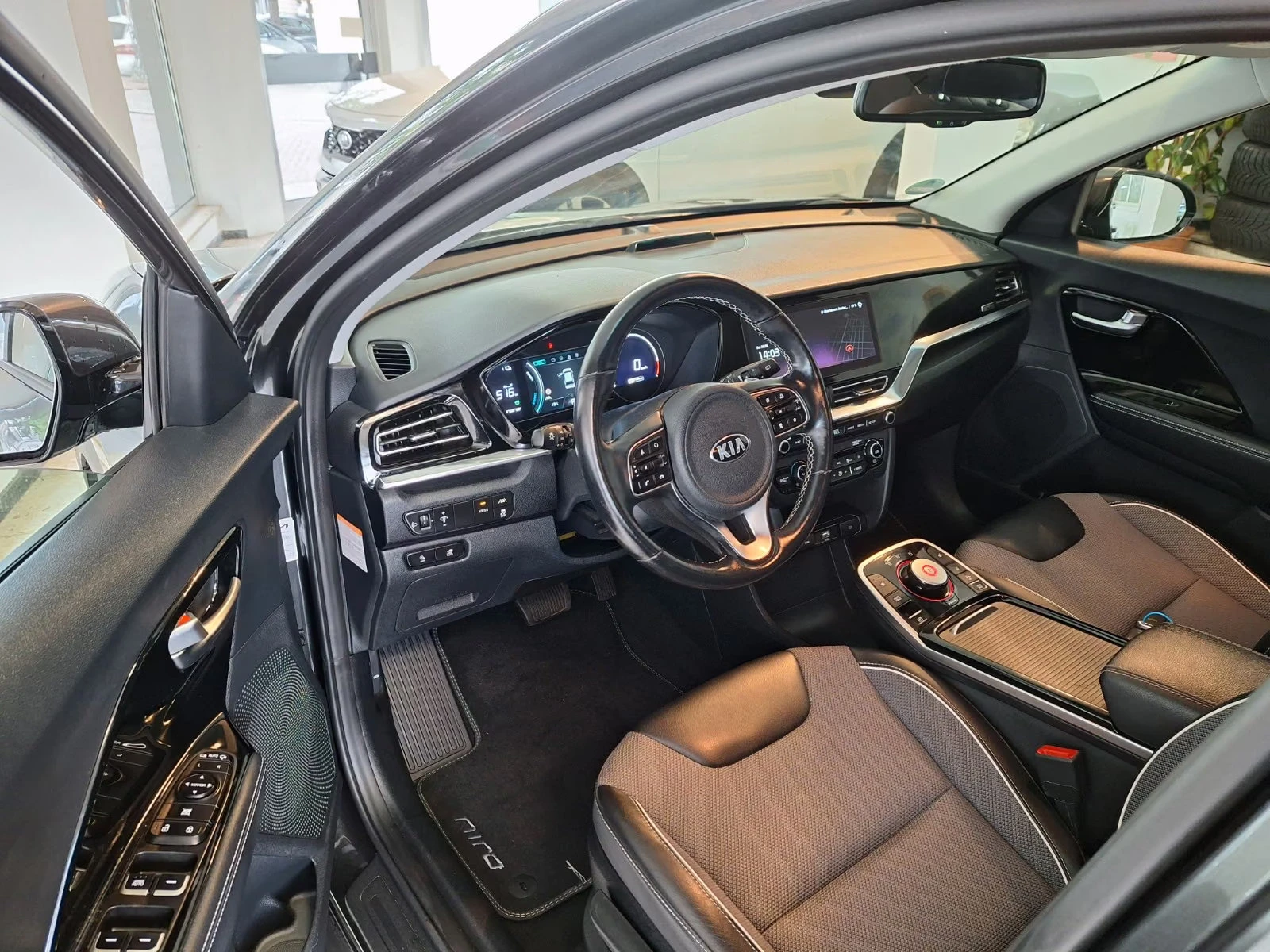 Kia Niro EV/204HP/NAVI/CAM/LED/CPLAY/KLESS/683q, снимка 3 - Автомобили и джипове - 56102649