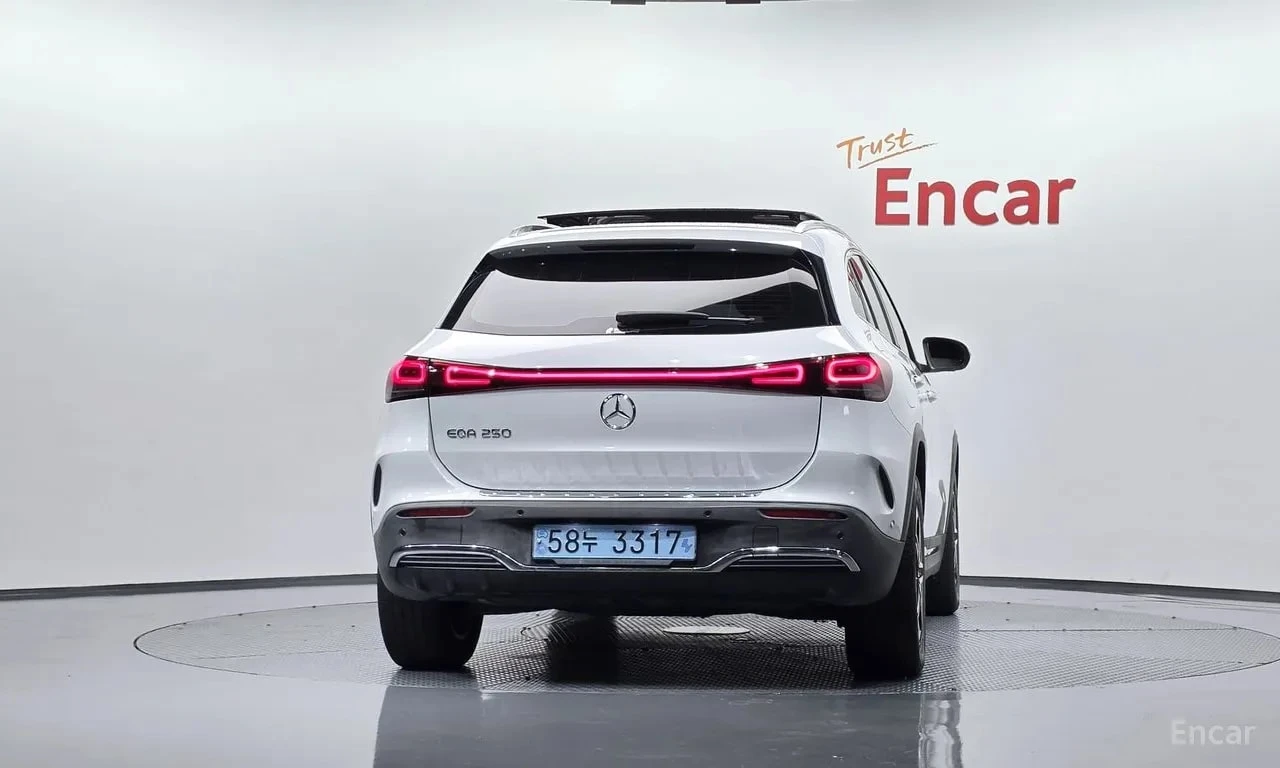 Mercedes-Benz EQA * EQA250 AMG Package Plus * , снимка 4 - Автомобили и джипове - 56532483
