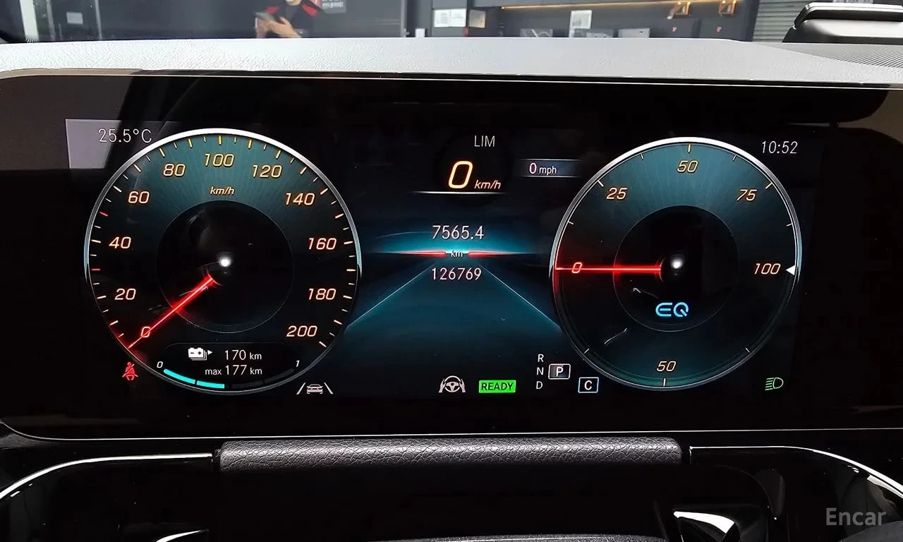 Mercedes-Benz EQA * EQA250 AMG Package Plus * , снимка 8 - Автомобили и джипове - 56532483