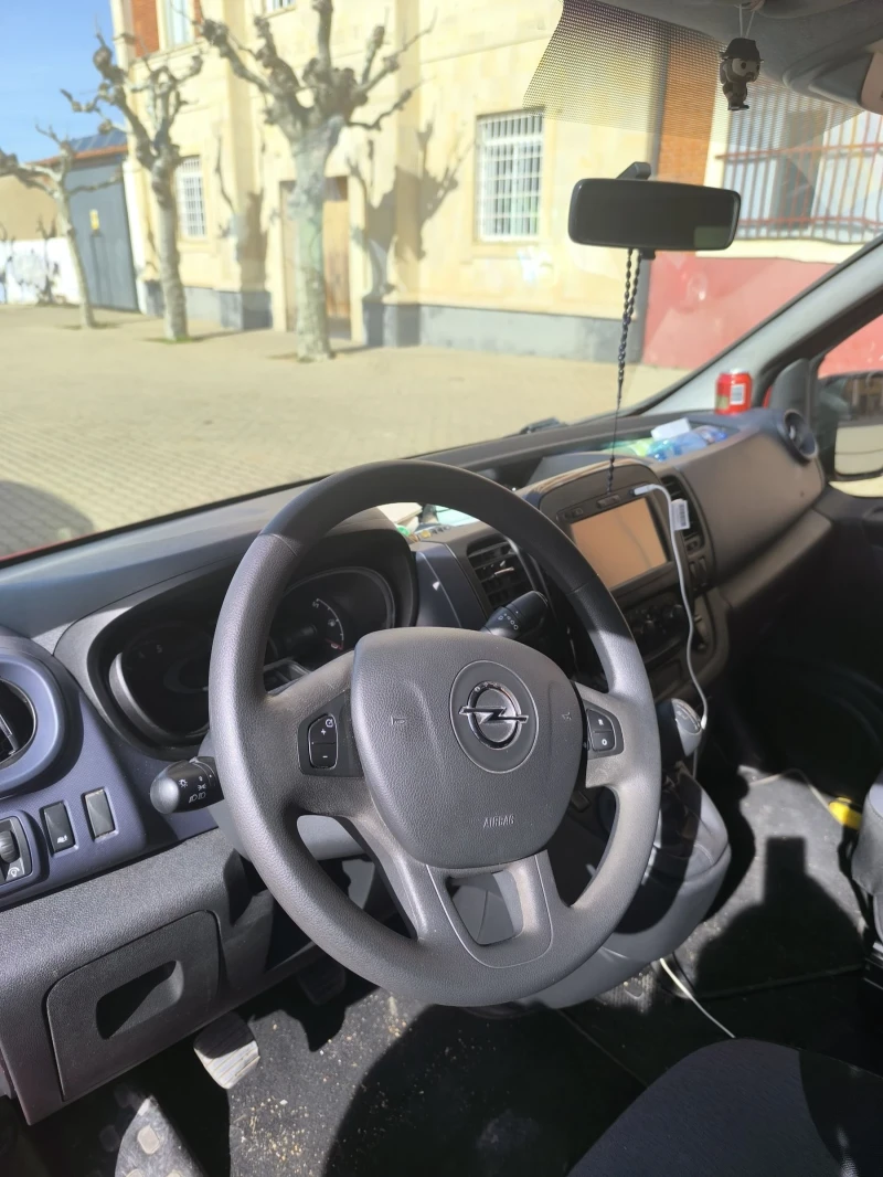 Opel Vivaro, снимка 6 - Бусове и автобуси - 53576696