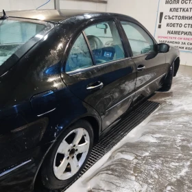 Mercedes-Benz E 220, снимка 6 - Автомобили и джипове - 53614575