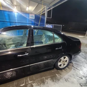 Mercedes-Benz E 220, снимка 4 - Автомобили и джипове - 53614575