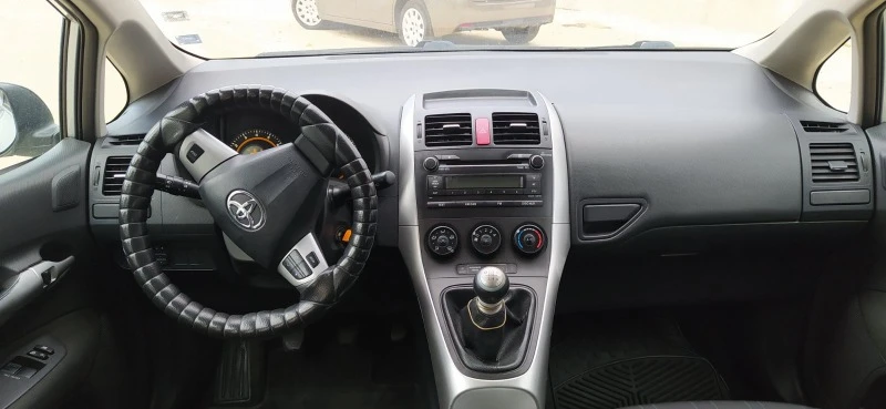 Toyota Auris  1, 33  99 кс, снимка 5 - Автомобили и джипове - 43033872