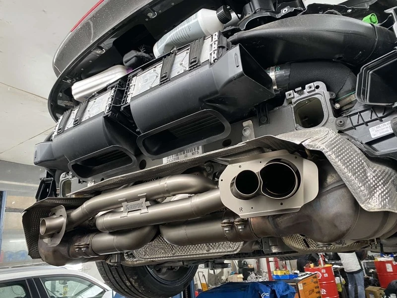 Porsche 911 992 Turbo S Akrapovic, снимка 11 - Автомобили и джипове - 47014610