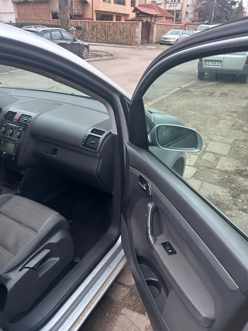 VW Touran, снимка 7 - Автомобили и джипове - 47481417