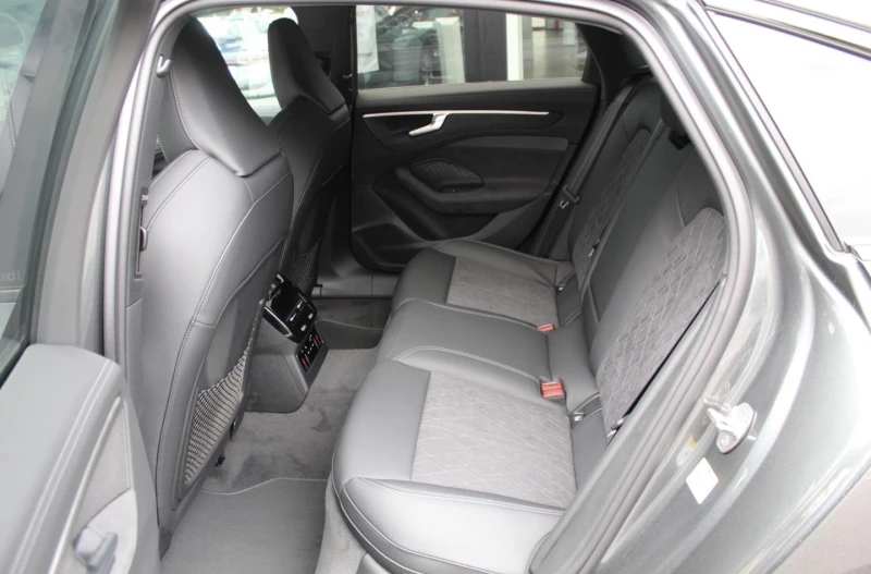 Audi A6 E-HYRBID/NEW MODEL/S-LINE/QUATTRO/ED. ONE/MATRIX/, снимка 16 - Автомобили и джипове - 51811246