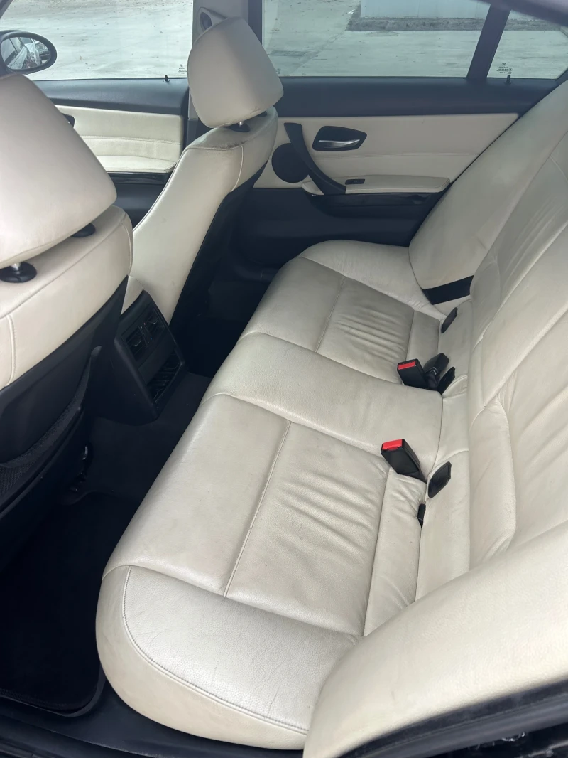 BMW 330 Benzin/lpg/NAVI, снимка 10 - Автомобили и джипове - 52596114