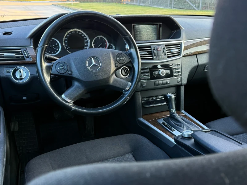 Mercedes-Benz E 200 ///AMG, снимка 15 - Автомобили и джипове - 53167626