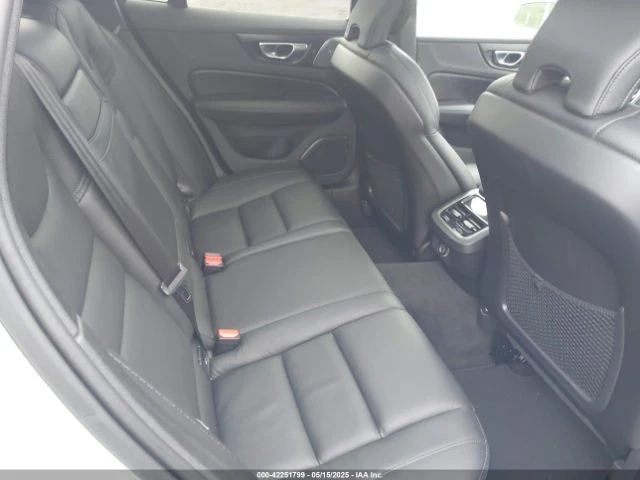 Volvo V60 CROSS COUNTRY T5* ПАНАРОМА* 360* ПОДГРЕВИ - изображение 9