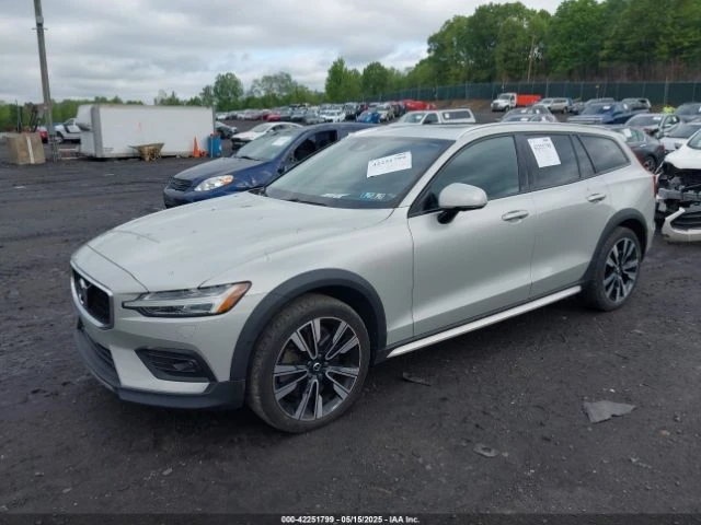 Volvo V60 CROSS COUNTRY T5* ПАНАРОМА* 360* ПОДГРЕВИ - изображение 3