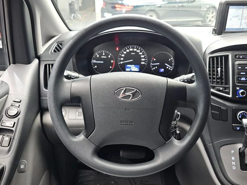 Hyundai Starex 2.5 Automatic, снимка 12 - Автомобили и джипове - 55948336