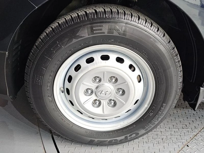Hyundai Starex 2.5 Automatic, снимка 5 - Автомобили и джипове - 55948336