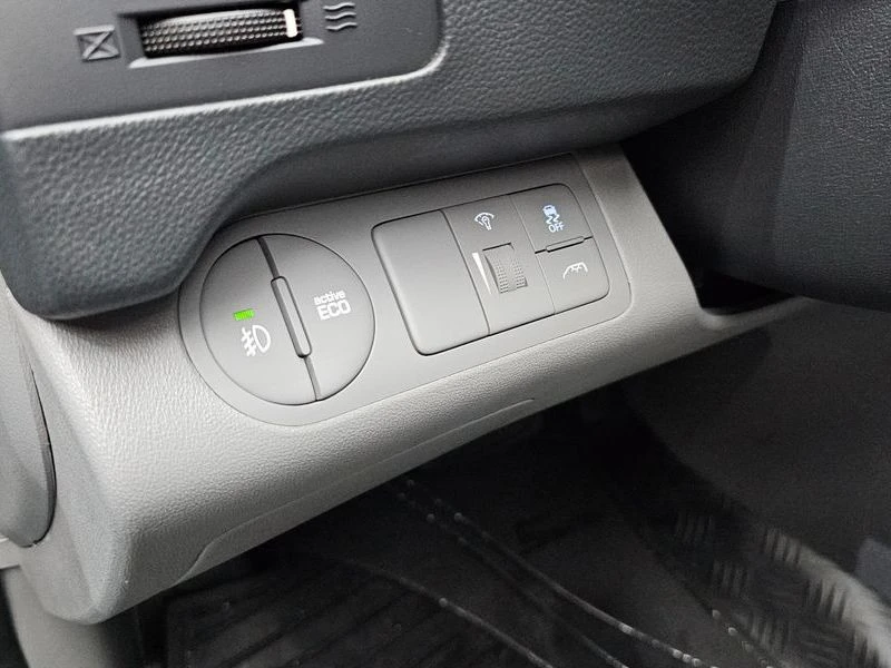 Hyundai Starex 2.5 Automatic, снимка 14 - Автомобили и джипове - 55948336