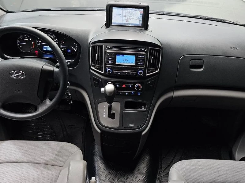 Hyundai Starex 2.5 Automatic, снимка 7 - Автомобили и джипове - 55948336