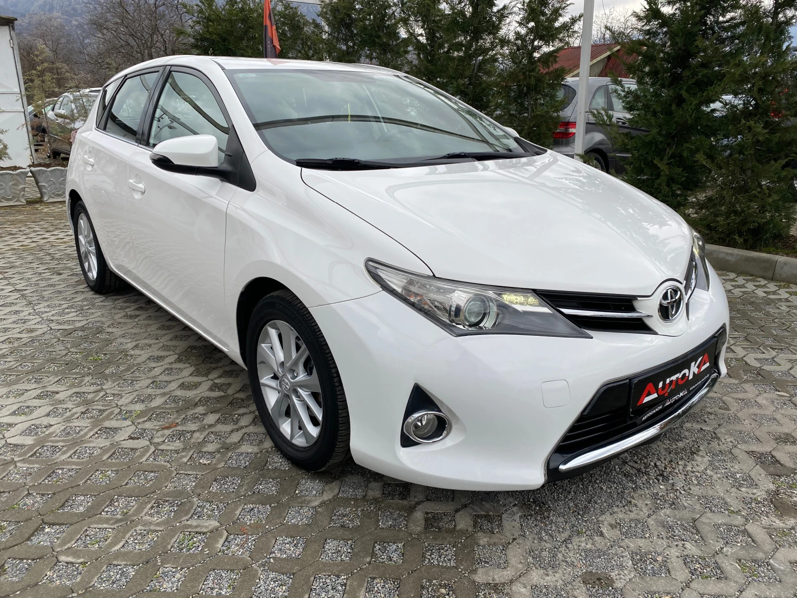 Toyota Auris 1.4D4d-90кс= 6скорости= НАВИ= КАМЕРА= 173. 000км - изображение 2