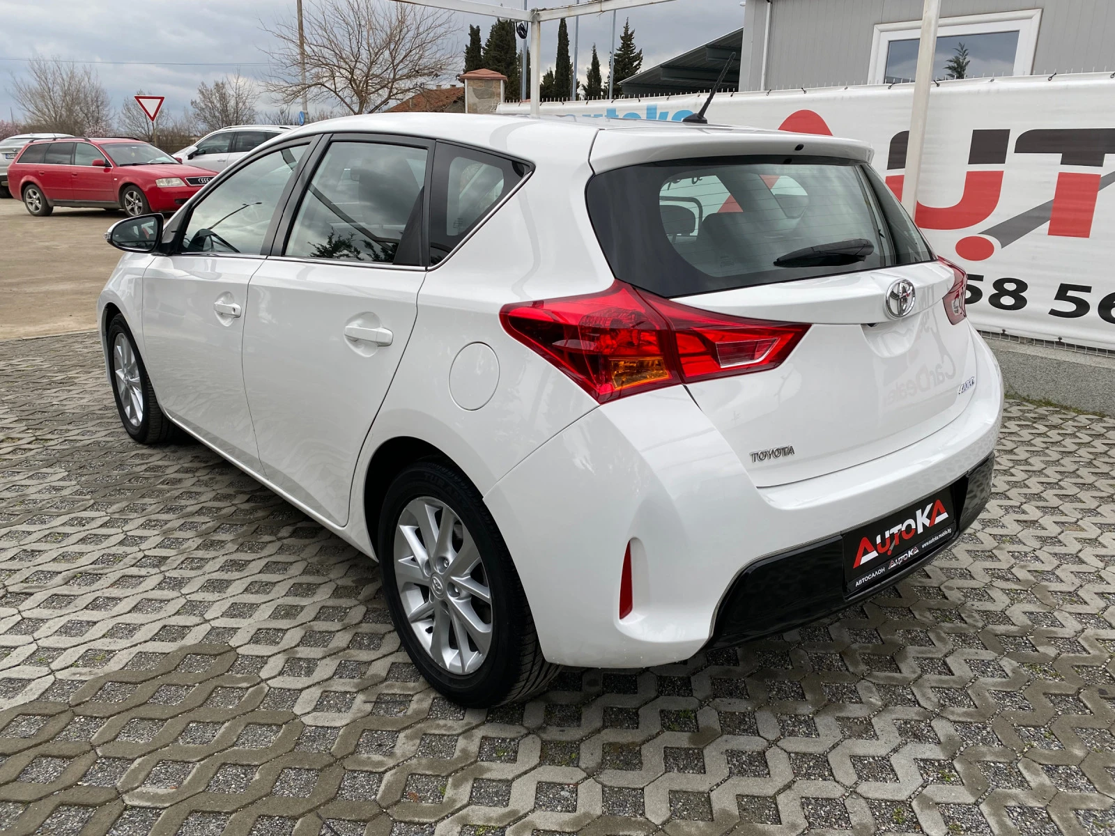 Toyota Auris 1.4D4d-90кс= 6скорости= НАВИГАЦИЯ= КАМЕРА= 173х.км - изображение 5