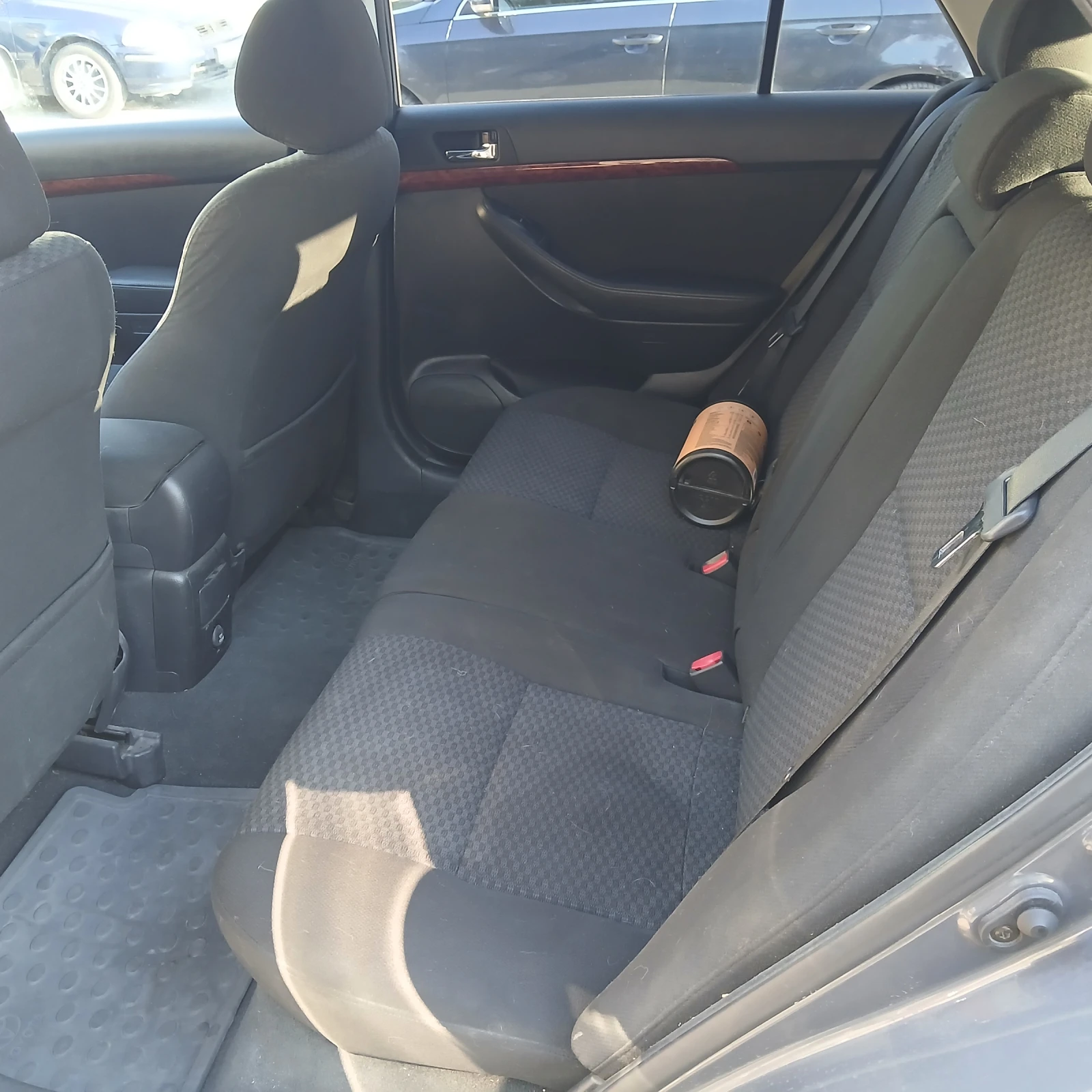 Toyota Avensis 2.0 TDI - изображение 6