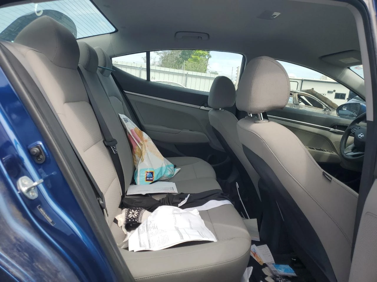 Hyundai Elantra 2.0* SE - изображение 9
