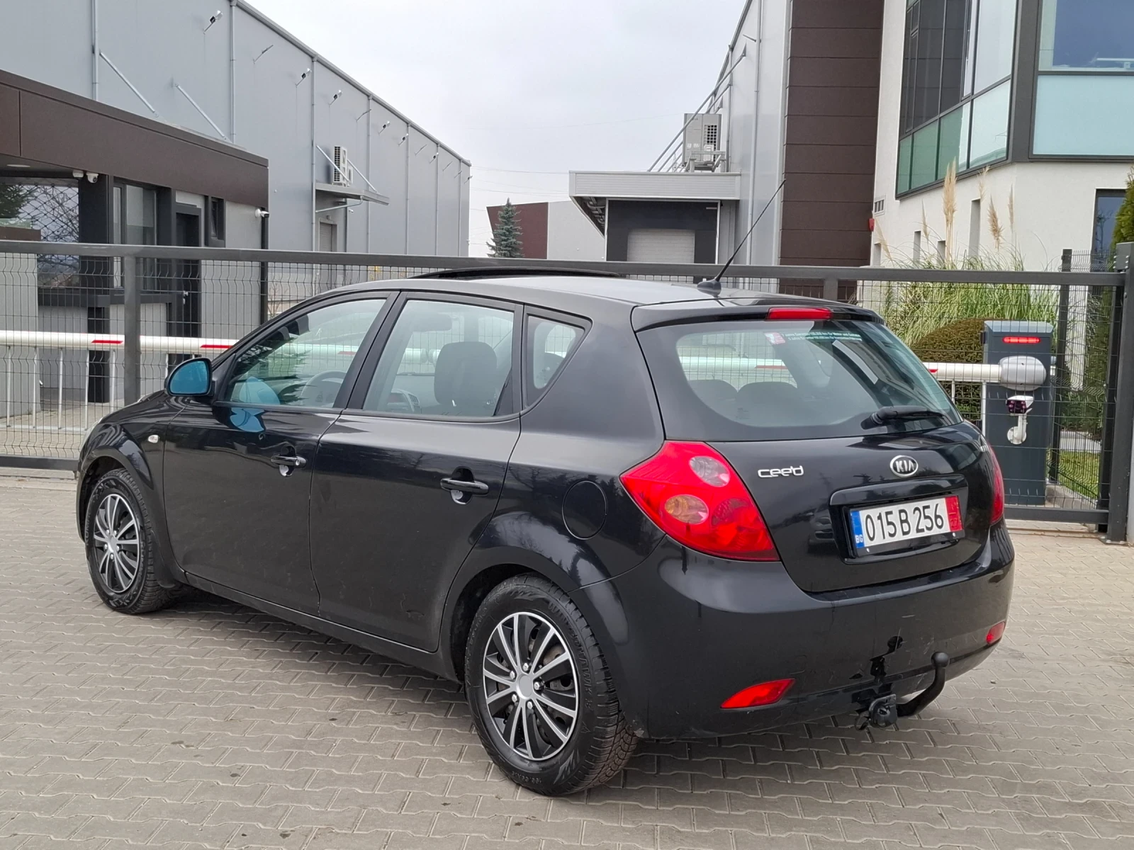 Kia Ceed 1.6CRDI* (90��)* * K����������* * HOB BHOC* *  | Mobile.bg � ����������� 13