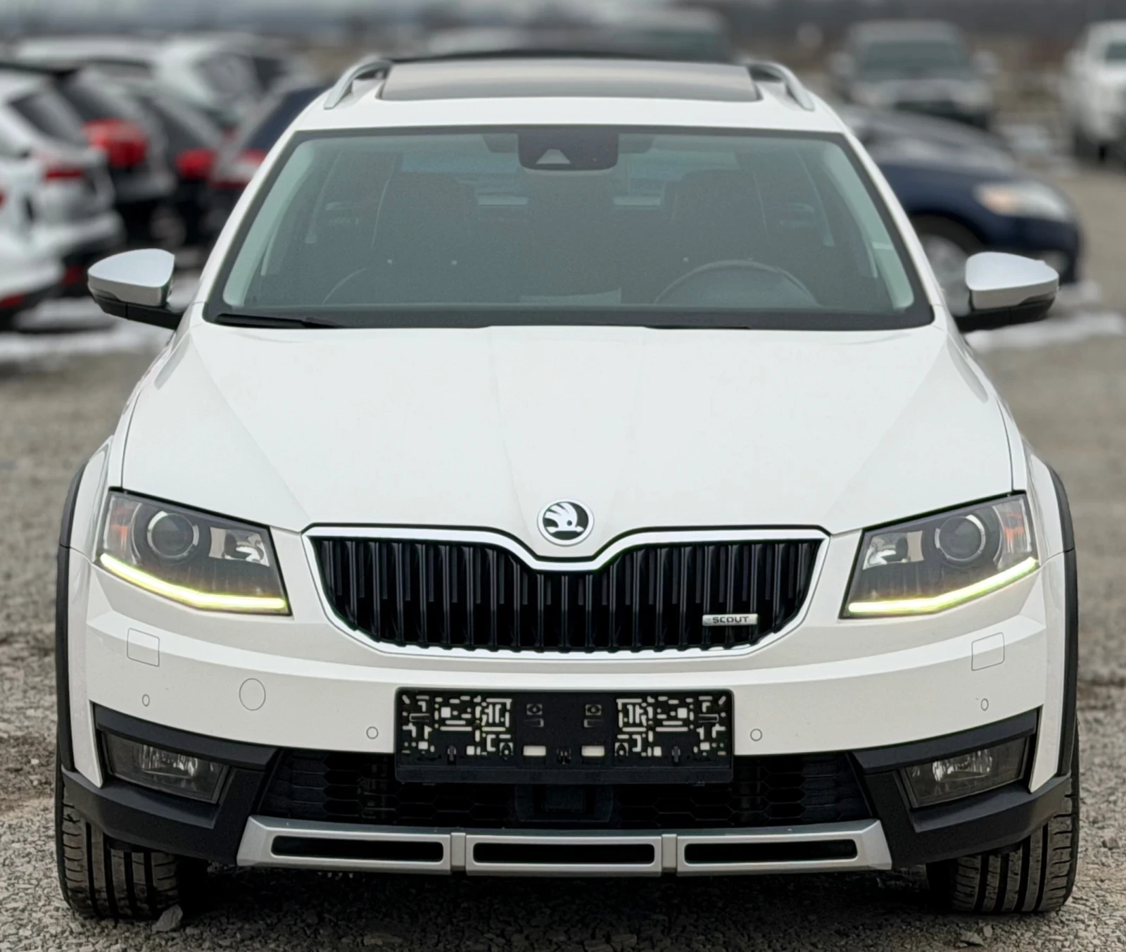 Skoda Octavia SCOUT 2.0TDi 184кс * Дистроник* * Панорама* * DSG* - изображение 2