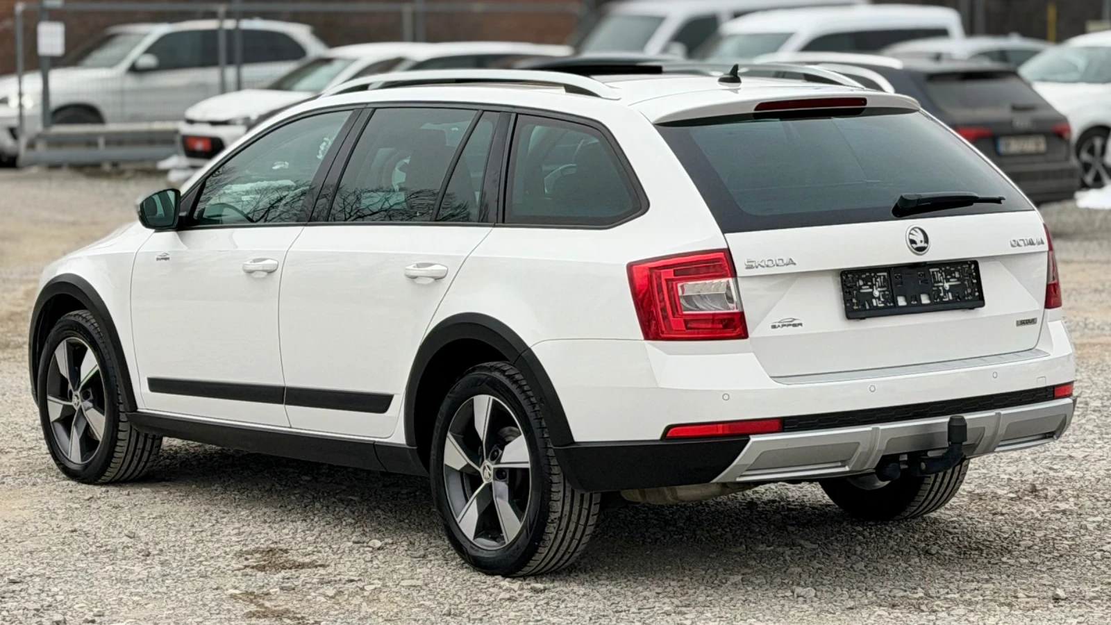 Skoda Octavia SCOUT 2.0TDi 184кс * Дистроник* * Панорама* * DSG* - изображение 4