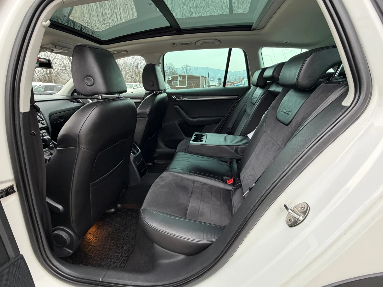 Skoda Octavia SCOUT 2.0TDi 184�� * ���������* * ��������* * DSG* | Mobile.bg � ����������� 14